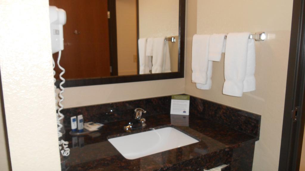Americinn By Wyndham ניו לונדון מראה חיצוני תמונה